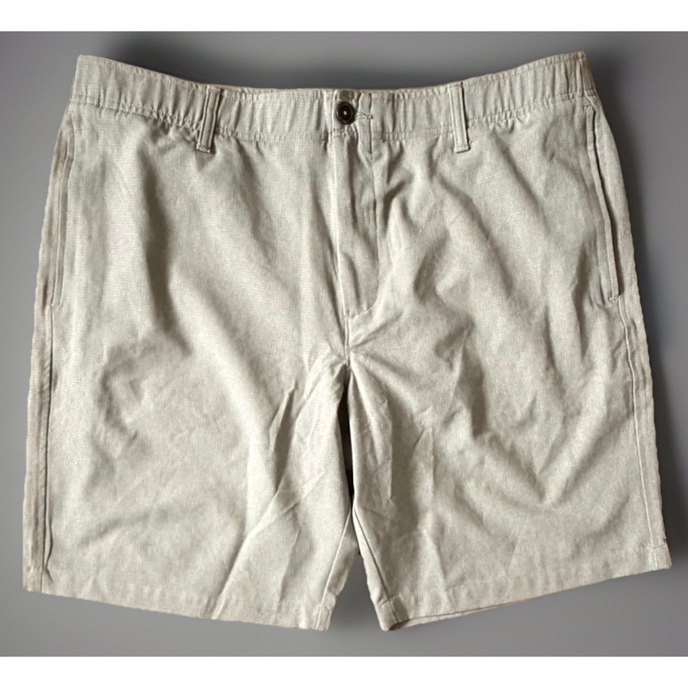 Under Armour Golf Chino Shorts Gray Logo Lightweight Flat Front Size 38 JBHS